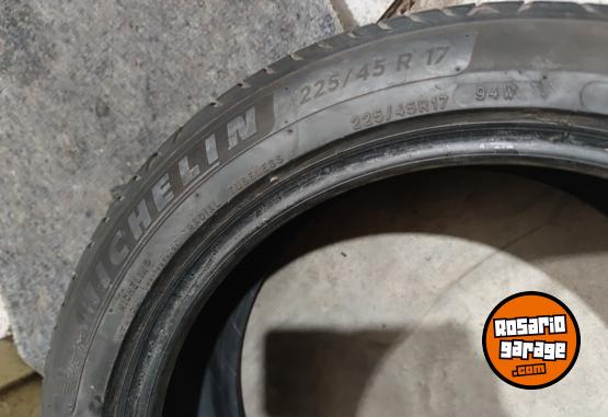 Accesorios para Autos - 225 45 17 *** 1 CUBIERTA MICHELIN PRIMACY4 MUY BUENA. $70.000. NO BAJO PRECIO - En Venta