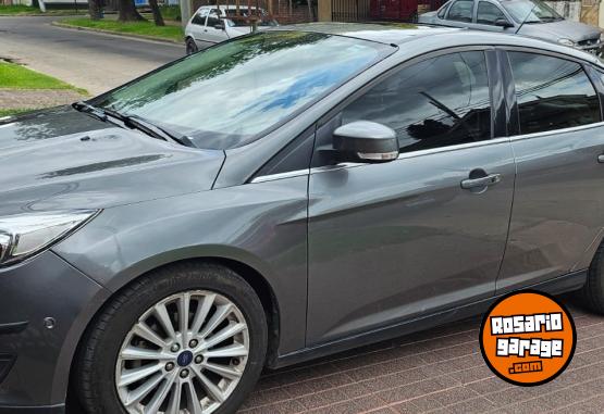 Autos - Ford Focus titanium  2.0 2016 Nafta 190000Km - En Venta