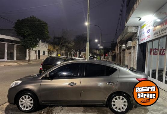 Autos - Nissan Versa 2013 Nafta 111111Km - En Venta