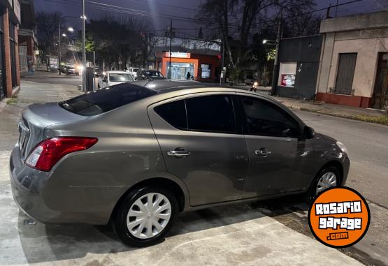 Autos - Nissan Versa 2013 Nafta 111111Km - En Venta