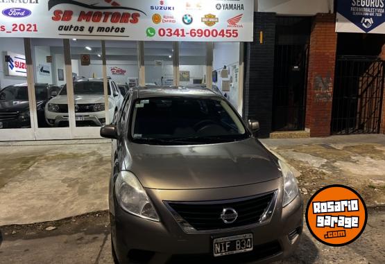 Autos - Nissan Versa 2013 Nafta 111111Km - En Venta