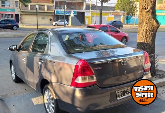 Autos - Toyota ETIOS XLS 2015 Nafta 116000Km - En Venta