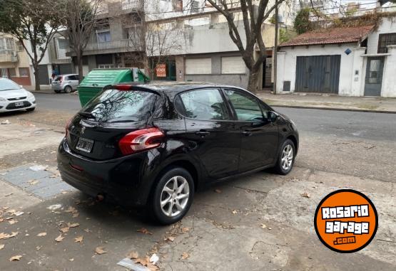 Autos - Peugeot 208 allure nav 2015 Nafta 105000Km - En Venta