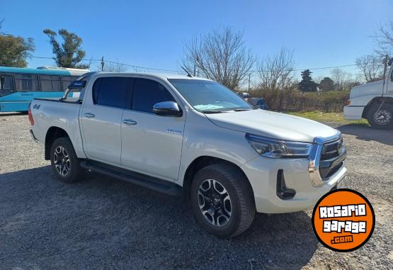 Camionetas - Toyota Hilux SRX 4x4 AT 2022 Diesel 43000Km - En Venta