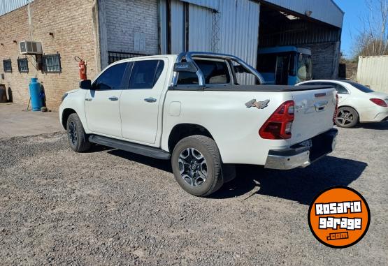 Camionetas - Toyota Hilux SRX 4x4 AT 2022 Diesel 43000Km - En Venta