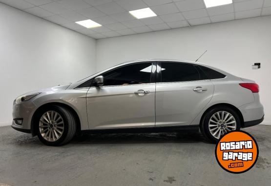 Autos - Ford FOCUS 4P 2.0L N AT TITANI 2016 Nafta 121021Km - En Venta