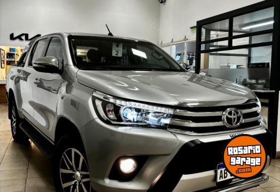 Camionetas - Toyota Hilux SRX 2.8 4X4 2017 Diesel 141000Km - En Venta