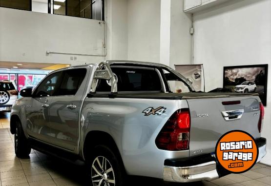 Camionetas - Toyota Hilux SRX 2.8 4X4 2017 Diesel 141000Km - En Venta