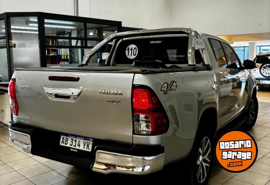 Camionetas - Toyota Hilux SRX 2.8 4X4 2017 Diesel 141000Km - En Venta