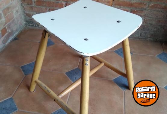 Hogar - Mesa eames con bancos liquido zona sur - En Venta