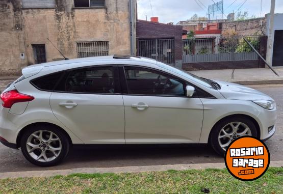 Autos - Ford Focus se plus at permuto 2015 Nafta 135000Km - En Venta