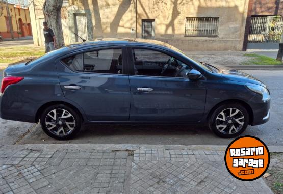 Autos - Nissan Versa exclusive cvt permu 2015 GNC 130000Km - En Venta