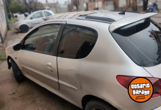 Autos - Peugeot 2004 2004 Nafta 200Km - En Venta