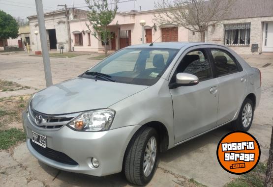 Autos - Toyota Etios xls 2015 Nafta 82000Km - En Venta