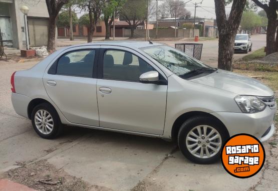 Autos - Toyota Etios xls 2015 Nafta 82000Km - En Venta