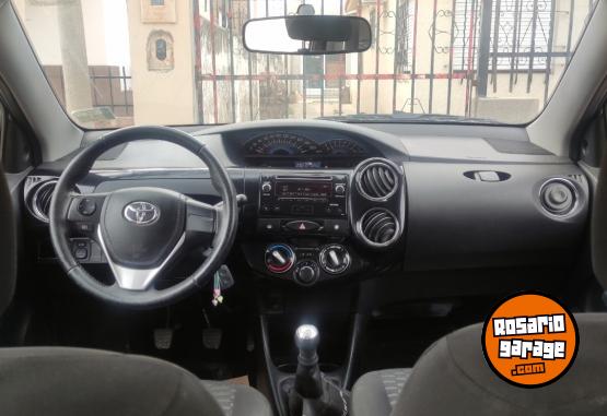 Autos - Toyota Etios xls 2015 Nafta 82000Km - En Venta