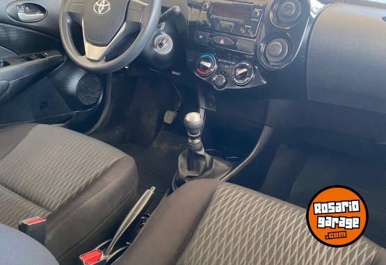 Autos - Toyota Etios X 2018 Nafta 70000Km - En Venta