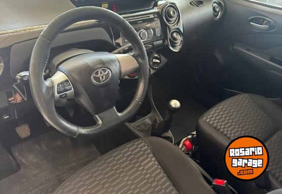 Autos - Toyota Etios X 2014 Nafta 100000Km - En Venta