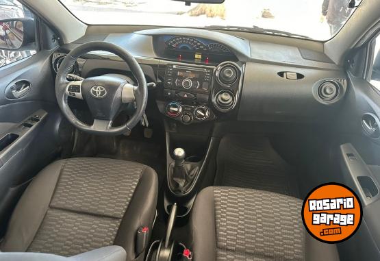 Autos - Toyota Etios X 2014 Nafta 100000Km - En Venta