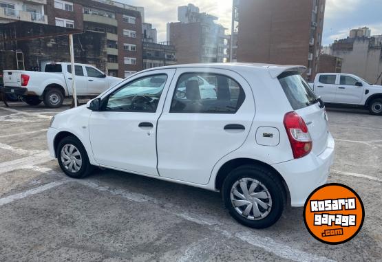 Autos - Toyota Etios X 2023 Nafta 66000Km - En Venta