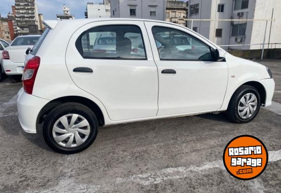 Autos - Toyota Etios X 2023 Nafta 66000Km - En Venta