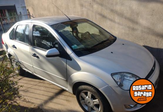 Autos - Ford Fiesta Max 2005 Diesel 246000Km - En Venta