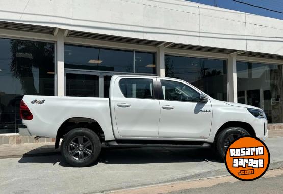 Camionetas - Toyota HILUX D/C 2.8 A/T SRV 4x4 2024 Diesel 0Km - En Venta