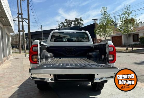 Camionetas - Toyota HILUX D/C 2.8 A/T SRV 4x4 2024 Diesel 0Km - En Venta