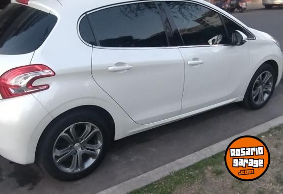 Autos - Peugeot 208 2015 Nafta 82000Km - En Venta