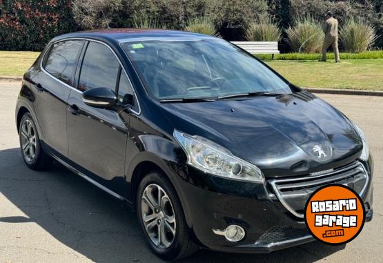 Autos - Peugeot 208 2014 Nafta 92000Km - En Venta