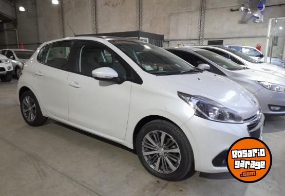 Autos - Peugeot 208 2017 Nafta 102000Km - En Venta