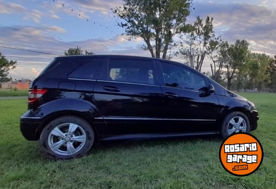 Autos - Mercedes Benz B 180 2010 Nafta 142000Km - En Venta