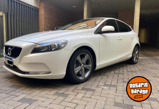 Autos - Volvo V40 Momentum 2.0 2017 Nafta 105000Km - En Venta