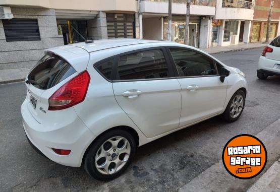 Autos - Ford Fiestan Kinetic 2013 Nafta 86000Km - En Venta