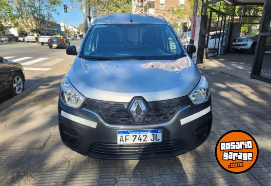 Utilitarios - Renault Kangoo 1.6 2023 Nafta 23000Km - En Venta