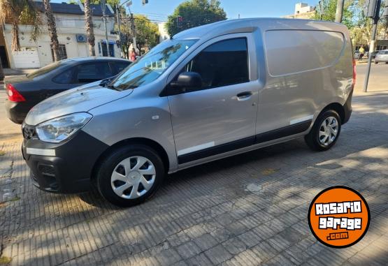 Utilitarios - Renault Kangoo 1.6 2023 Nafta 23000Km - En Venta