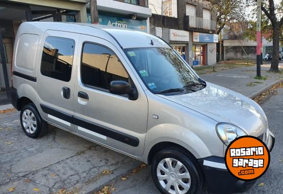 Utilitarios - Renault Furgon mixto 5 asientos 2010 Diesel 137100Km - En Venta