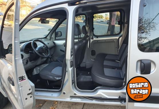 Utilitarios - Renault Furgon mixto 5 asientos 2010 Diesel 137100Km - En Venta