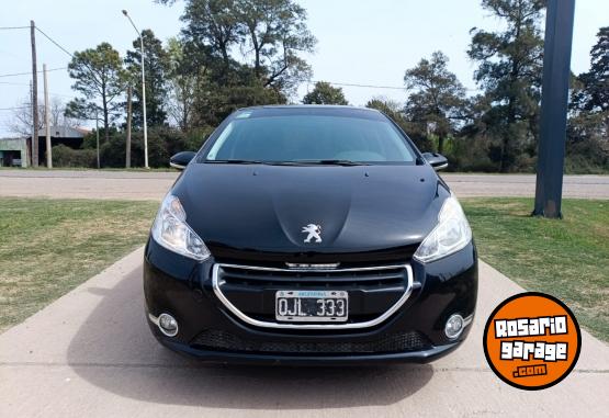 Autos - Peugeot 208 Allure Touchscreen1.5 2014 Nafta 105500Km - En Venta