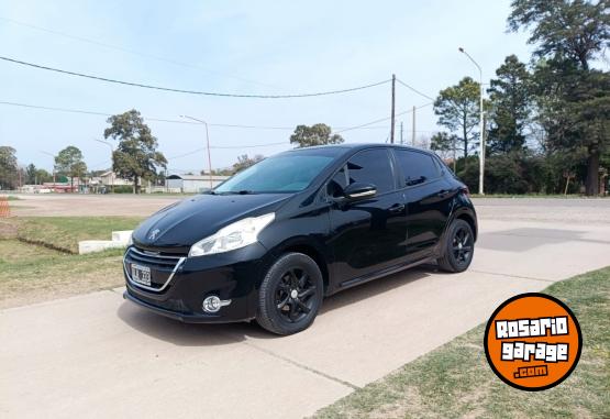 Autos - Peugeot 208 Allure Touchscreen1.5 2014 Nafta 105500Km - En Venta