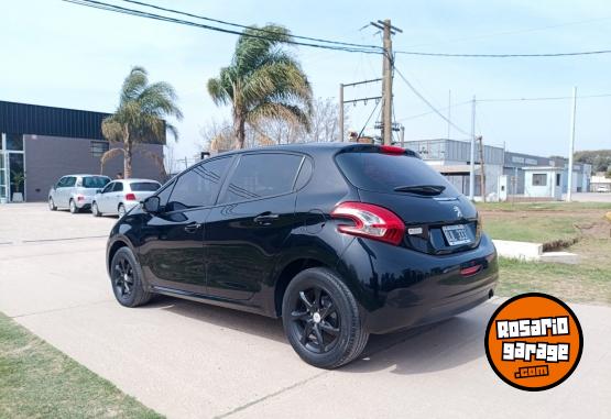 Autos - Peugeot 208 Allure Touchscreen1.5 2014 Nafta 105500Km - En Venta