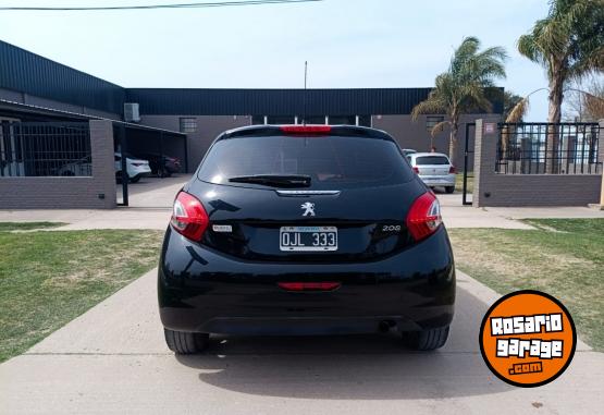 Autos - Peugeot 208 Allure Touchscreen1.5 2014 Nafta 105500Km - En Venta