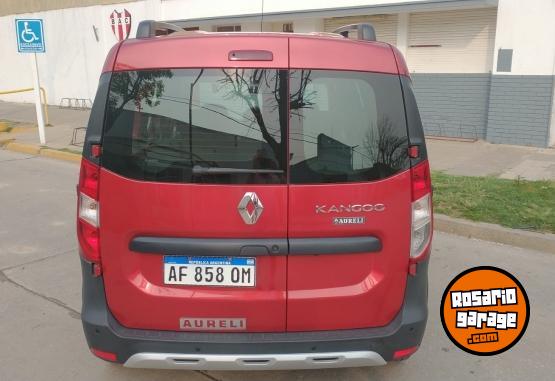 Utilitarios - Renault Kangoo Stepway 2023 Nafta 25000Km - En Venta