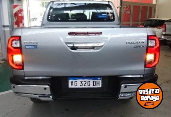 Camionetas - Toyota HILUX SRX 2023 Diesel 27000Km - En Venta