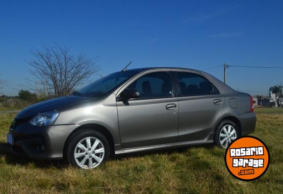 Autos - Toyota Etios 2017 Nafta 110000Km - En Venta