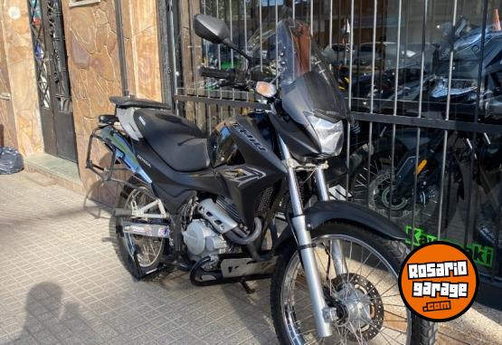 Motos - Honda FALCON NX 400 2015 Nafta 14300Km - En Venta