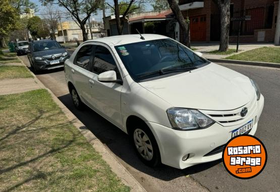 Autos - Toyota ETIOS XLS 5 PUERTAS 2017 Nafta 130000Km - En Venta