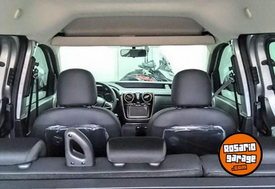 Utilitarios - Renault Kangoo Stepway 2023 Nafta 39500Km - En Venta