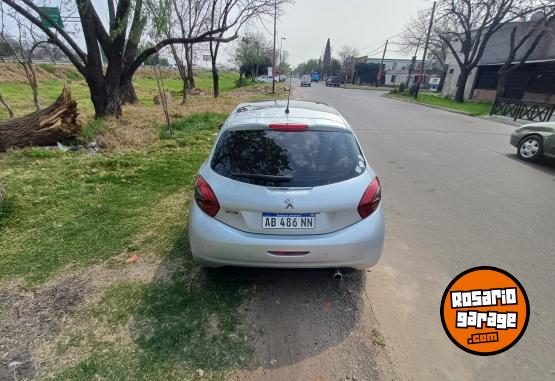 Autos - Peugeot 208 golf fiesta 208 vento 2017 Nafta 89000Km - En Venta