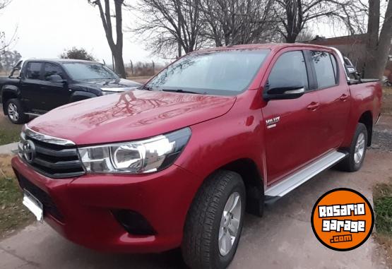 Camionetas - Toyota Hilux SR 2016 Diesel 217000Km - En Venta